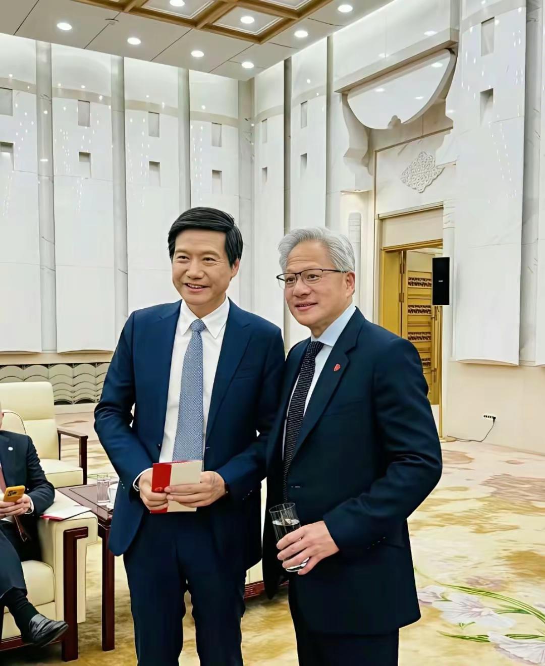 黄仁勋 雷军 小米 合拍