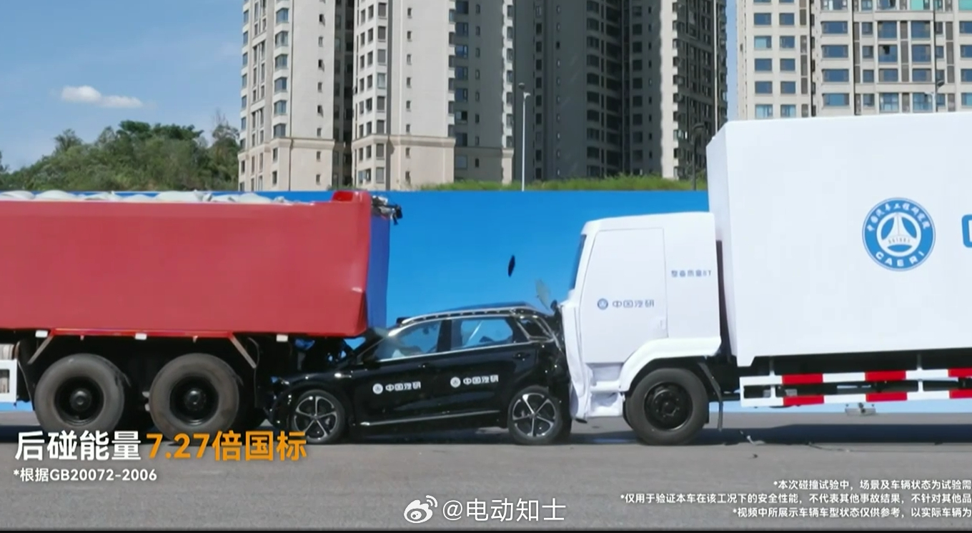 惊了，8吨卡车夹击，尚界H5你也这么玩？你可只是一台20万内的车啊[泪...