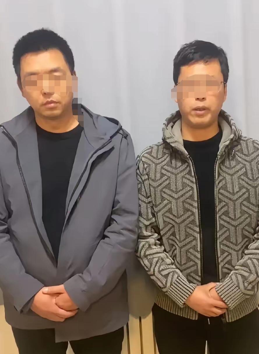 3月24日，陕西西安。秦岭乱扔垃圾并与志愿者发生口角冲突的当事两男子发布道歉视频