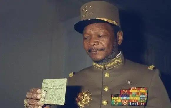 1968年，台湾女服务员被中非暴君相中，选择远嫁非洲当王妃，过上了奢靡无度的生活