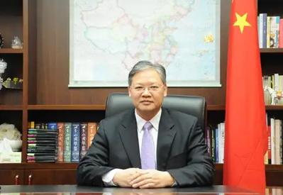 全网都在吵：他到底是不是中国人？有人说像印度驻华大使，有人说就是印度人！更离谱的