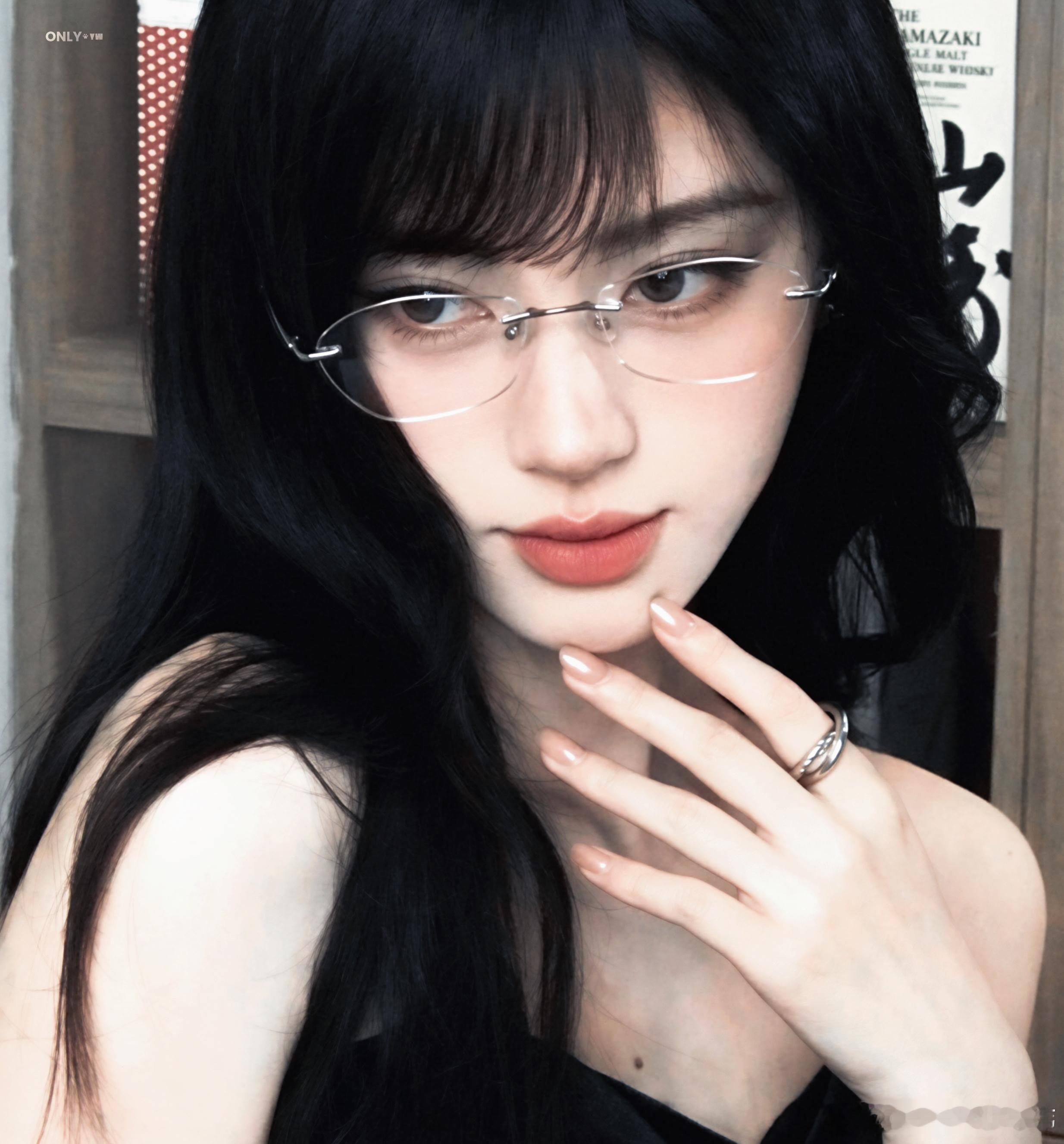 鞠婧祎锁骨窝能装下珍珠项链这就是老师级别的脸吗 ​​​
