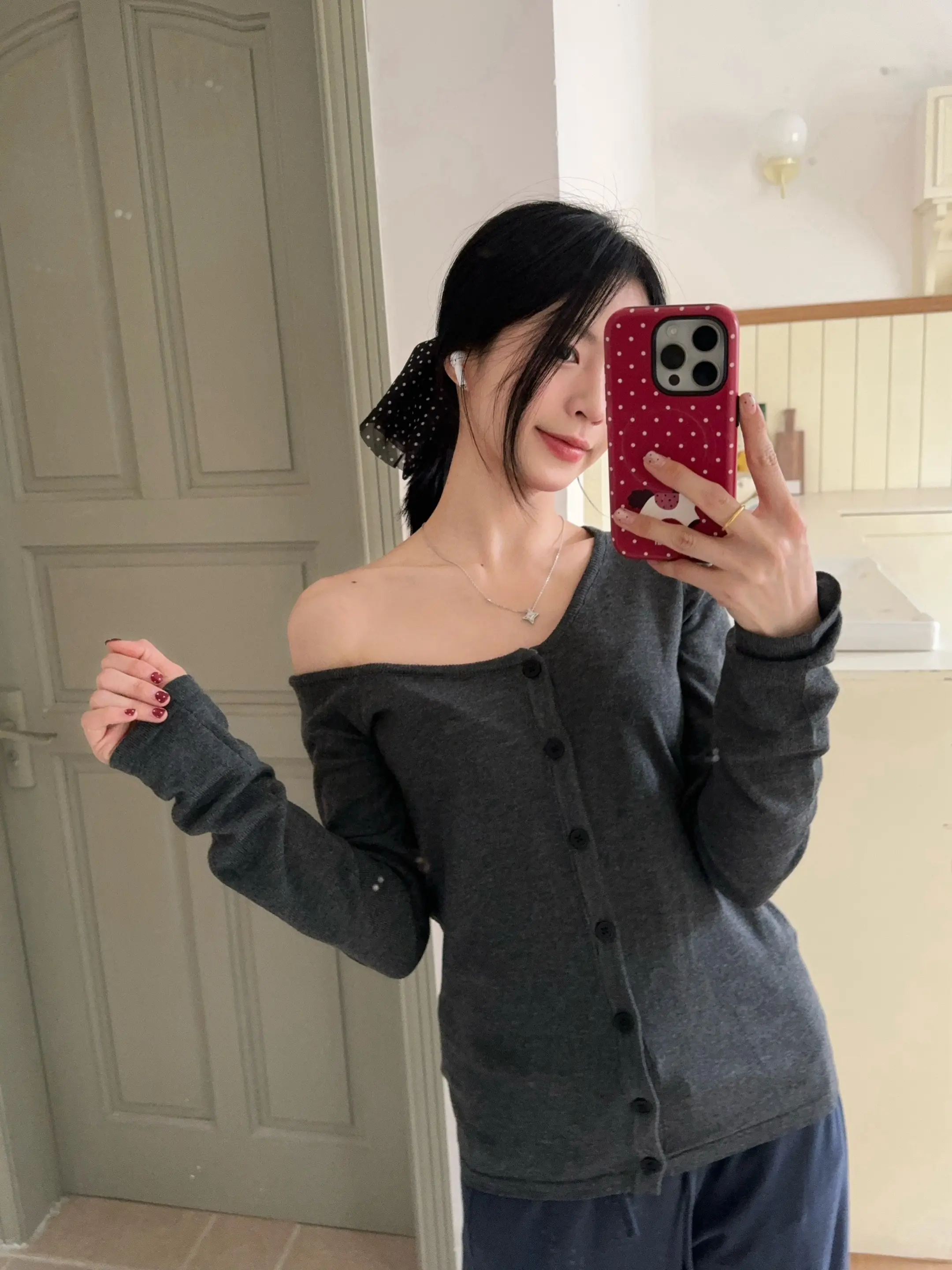 今天乖乖的 想生一个像我自己这样的女儿（开玩笑的 我不喜欢小孩）