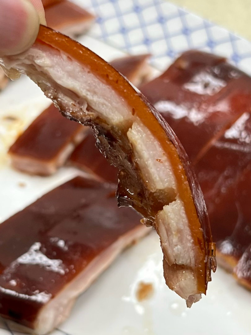 好饿好饿南沙饭堂的招牌绝技光皮乳猪啊明早送粥？如何浸小米先池饮池食 广州·鹿颈村