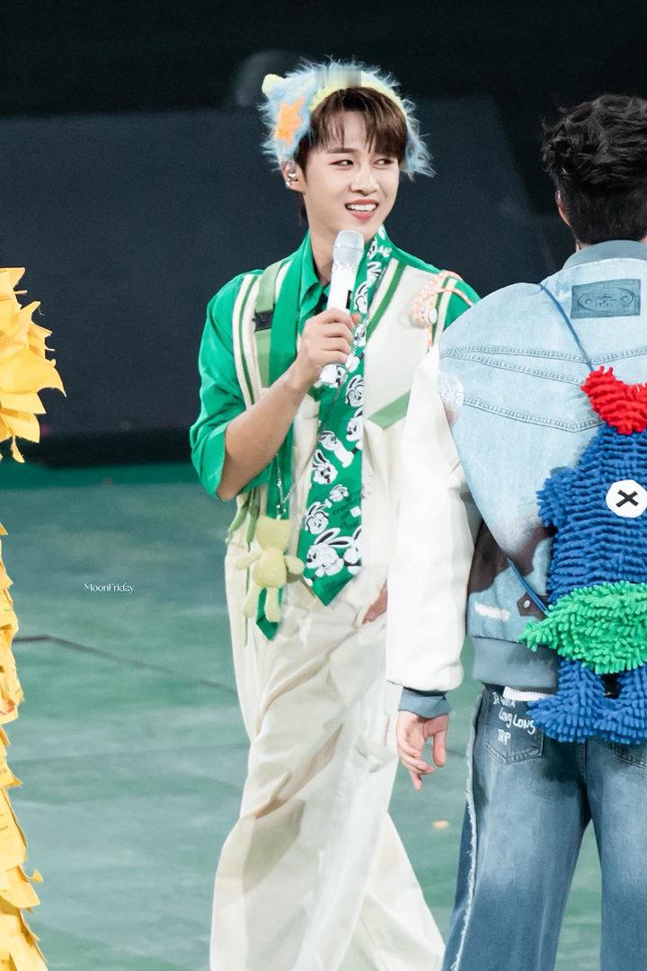 谁还没被鹭卓卓沅可爱到 鹭卓脸颊比心的时候我还在笑，卓沅突然站起来我直接懵了。你