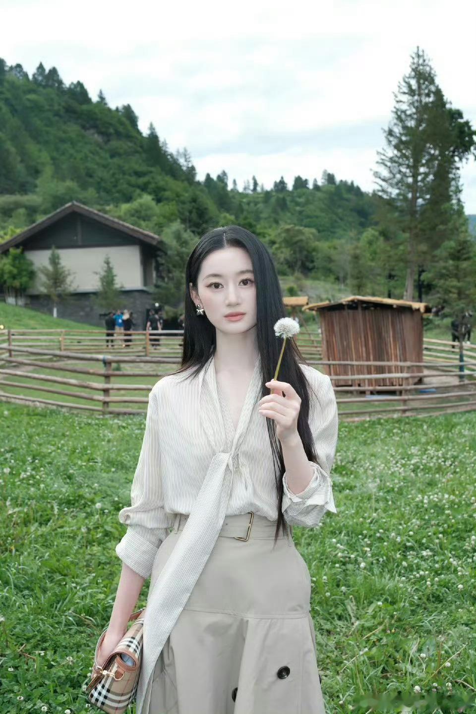 郭晓婷只有她出场时没用运镜就硬美 什么运镜滤镜完全不需要 