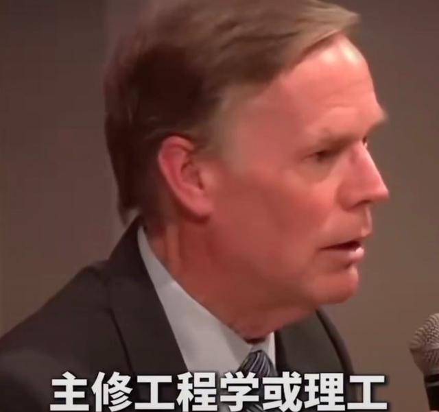 美国 前驻华大使伯恩斯曾说：“我们都低估了中国。从 北京 到 上海 的高铁我坐过