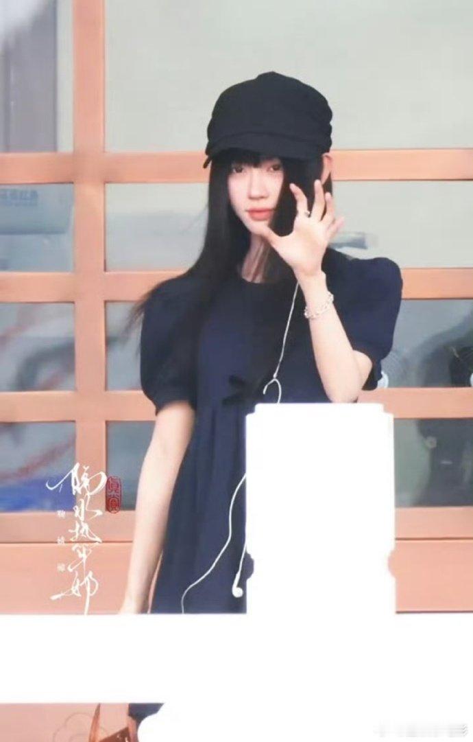 鞠婧祎有线耳机 鞠婧祎有线耳机好像青春偶像剧女主~鞠婧祎耳机掉了