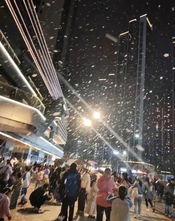 已经十几年没下雪的深圳  突然飘雪