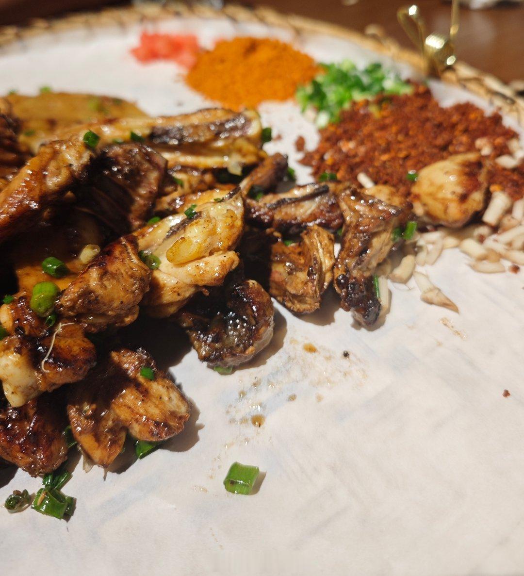 吃饭啦，上次中的烤鸡咯咯🐔🐔🐔味道真的不错啊，两大一小全部吃完了