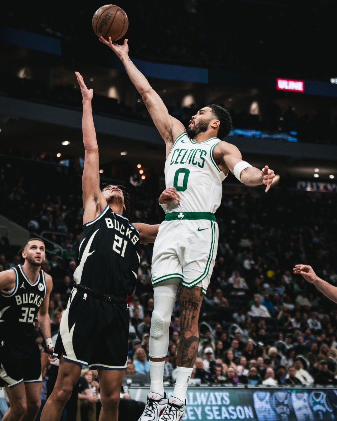 谈及即将到来的季后赛，塔图姆表示：“这显然是NBA一年中最好的时期，我之前甚至不