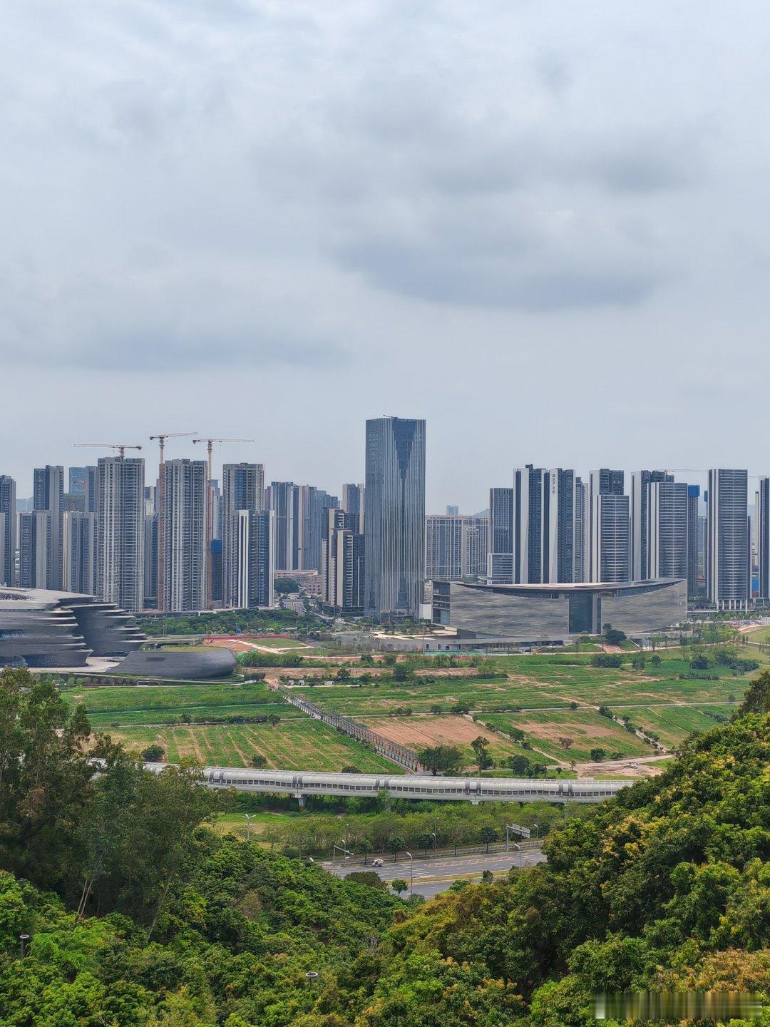 科学公园片区的住宅，好像开发商都不舍得弄一个大商场，怕赔钱？