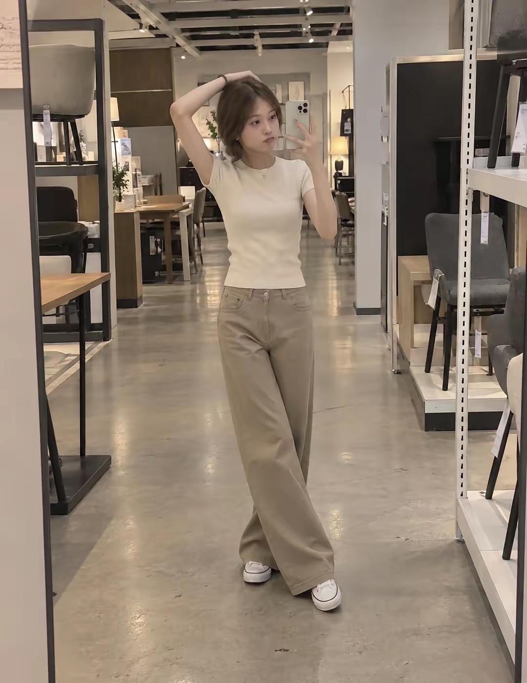 打扮从来不止为了好看🥰
一个人还愿意认真打扮自己
说明她依然在认真期待生活💓