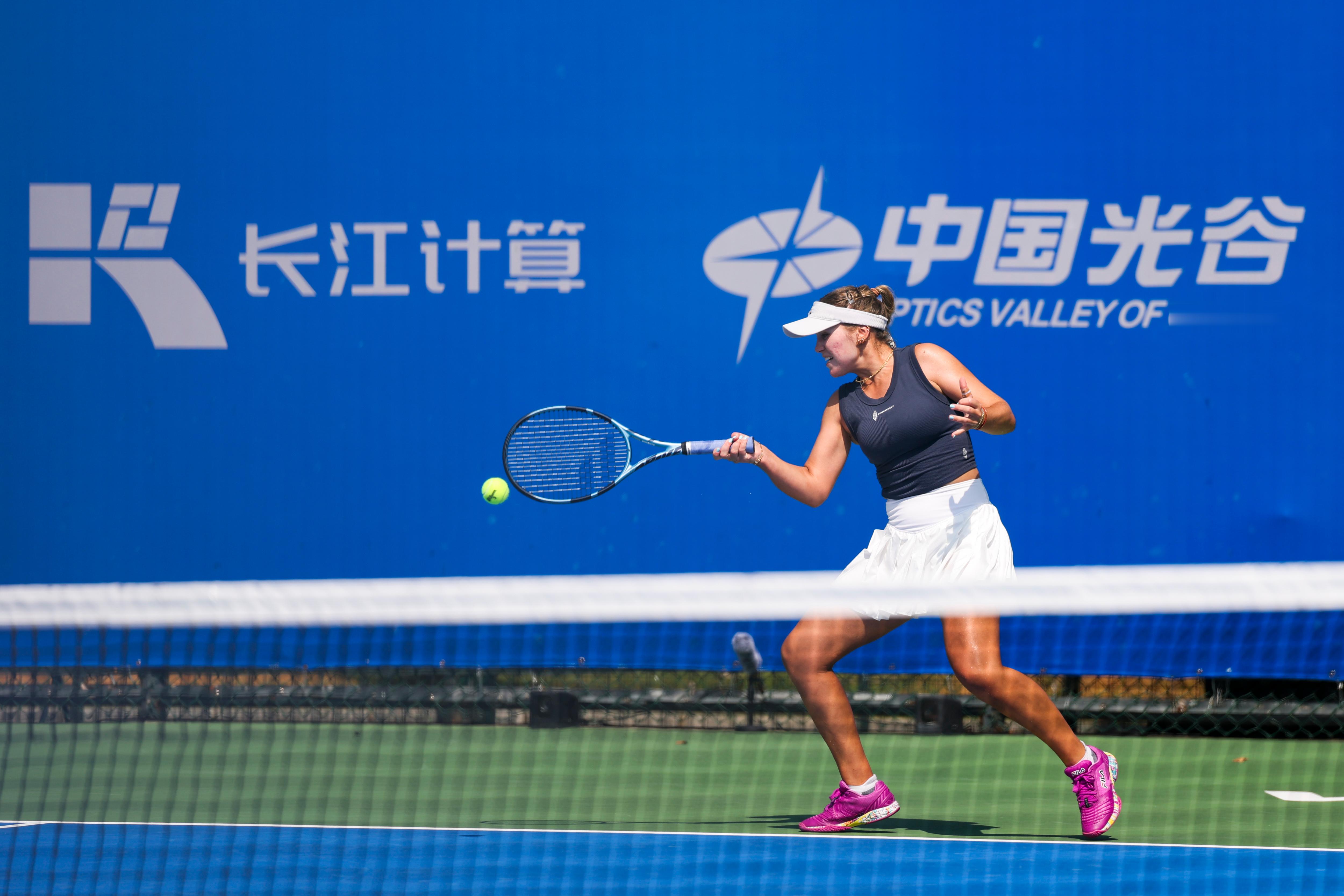 2025武网 女单首轮战况：肯宁 3-6/7-6(5)/6-3 扎哈洛娃萨姆索诺