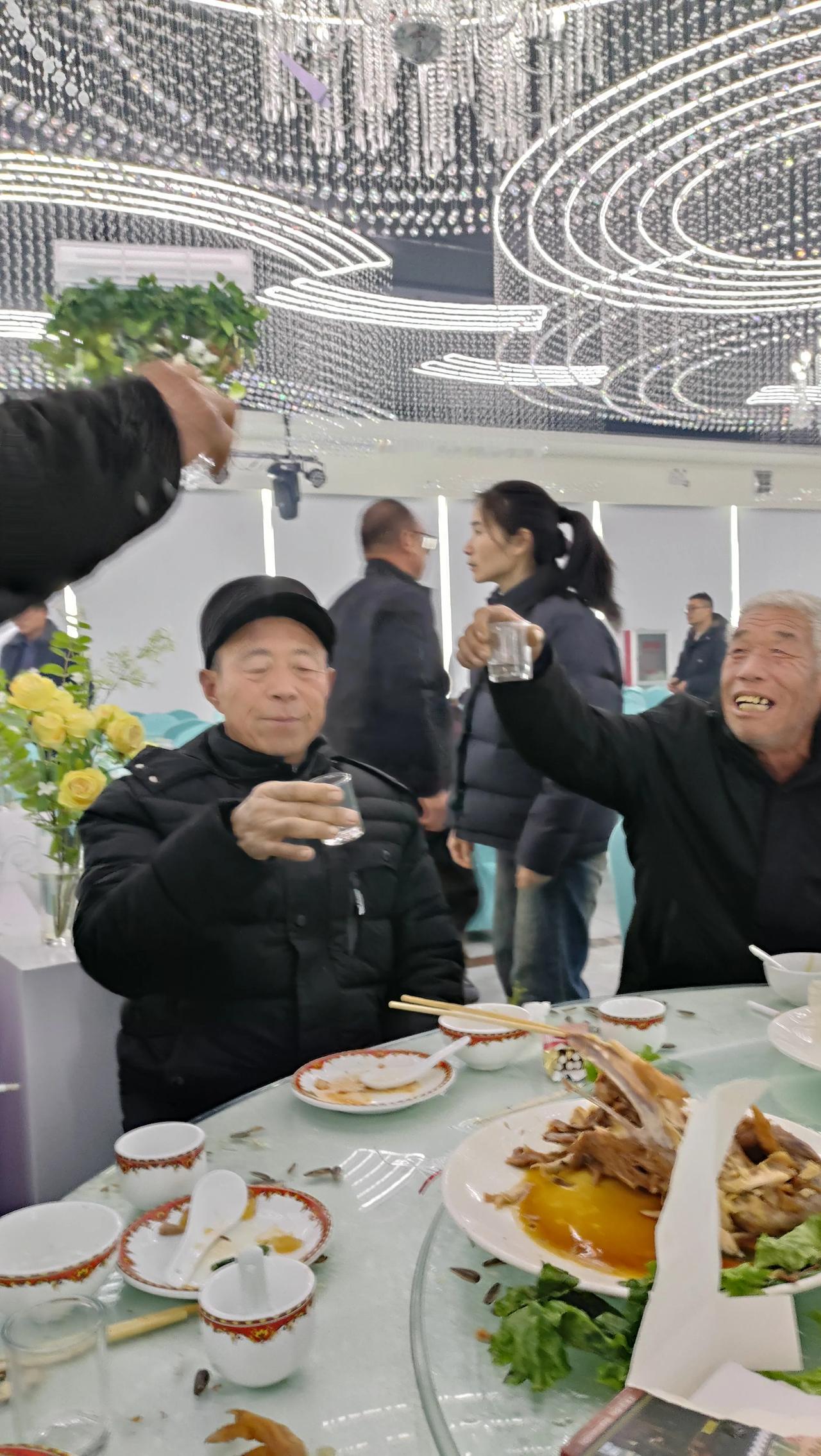 做农民有多自由？
可这自由是有前提的:不追逐名利。
比如老农我，青年时期也追逐名