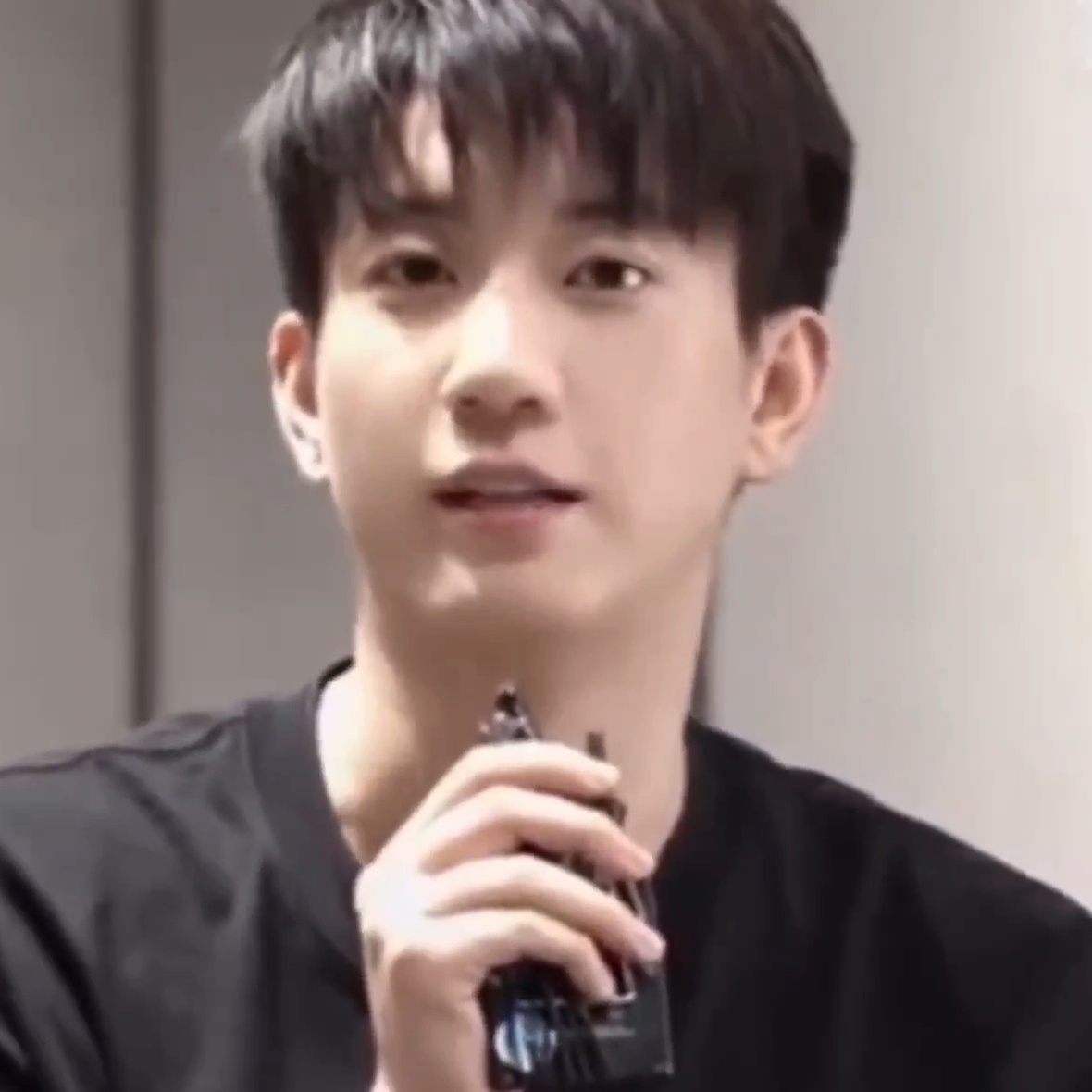 冬至那天廖思远会守在超市冰柜面前说没有买卖就没有杀害（嗯汤圆、 