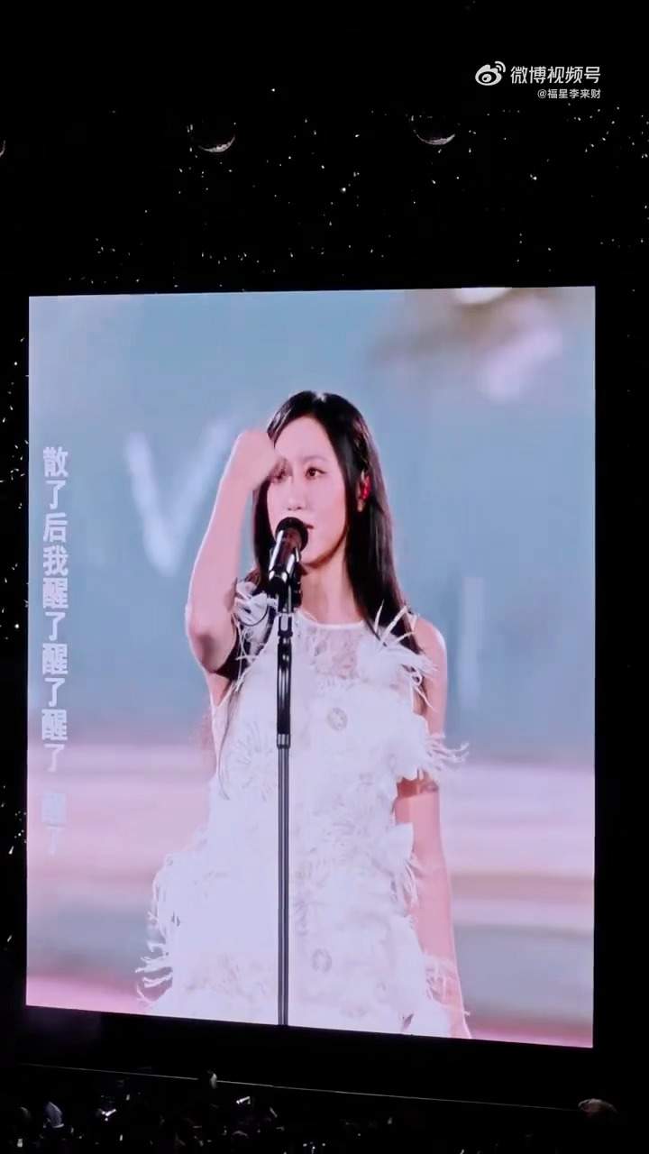 Gai演唱会嘉宾是陈粒rapper吹酒瓶，民谣歌手唱晚风，GAI与陈粒的合唱像冰