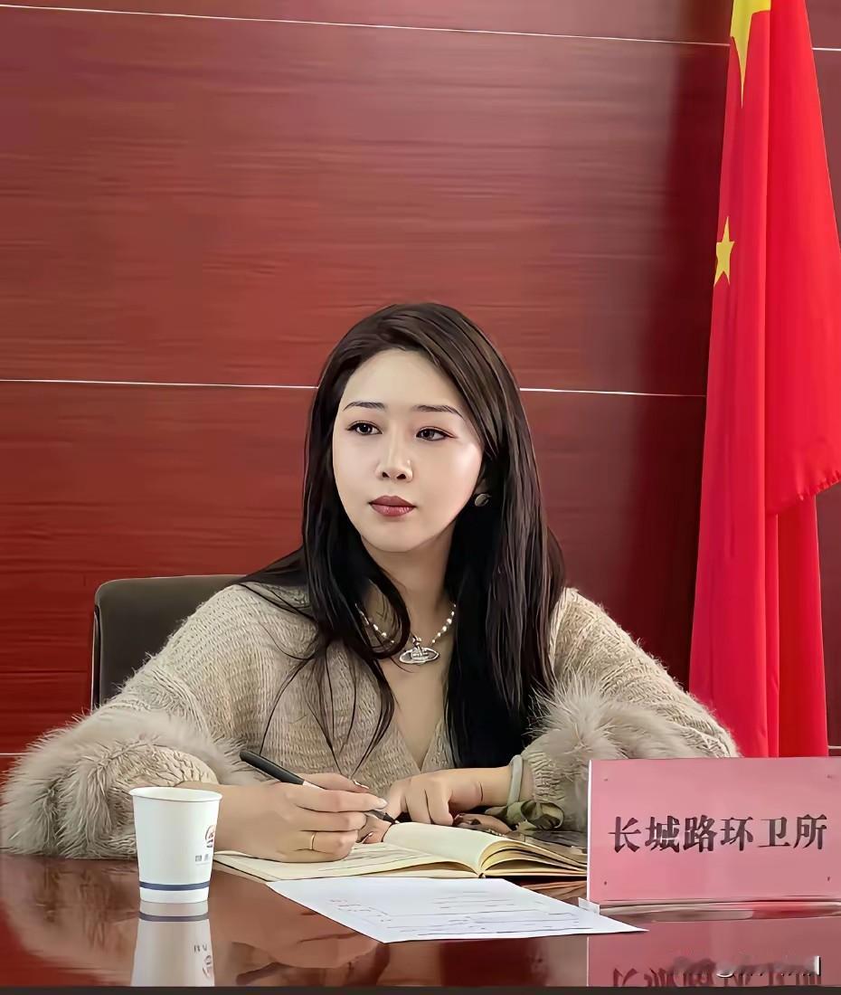 大才小用了，拿去做大领导的秘书都绰绰有余。