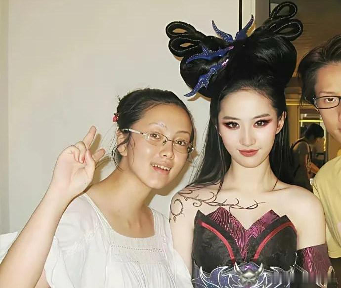 刘亦菲罕见的造型，蛇蝎美人的妆造，也好美腻！果然是内娱无代餐的存在，所有造型都能