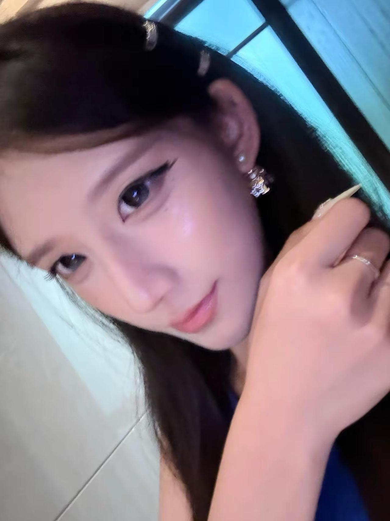 我会拿韩语跟他说 我说欧巴정신차리。迪丽热巴