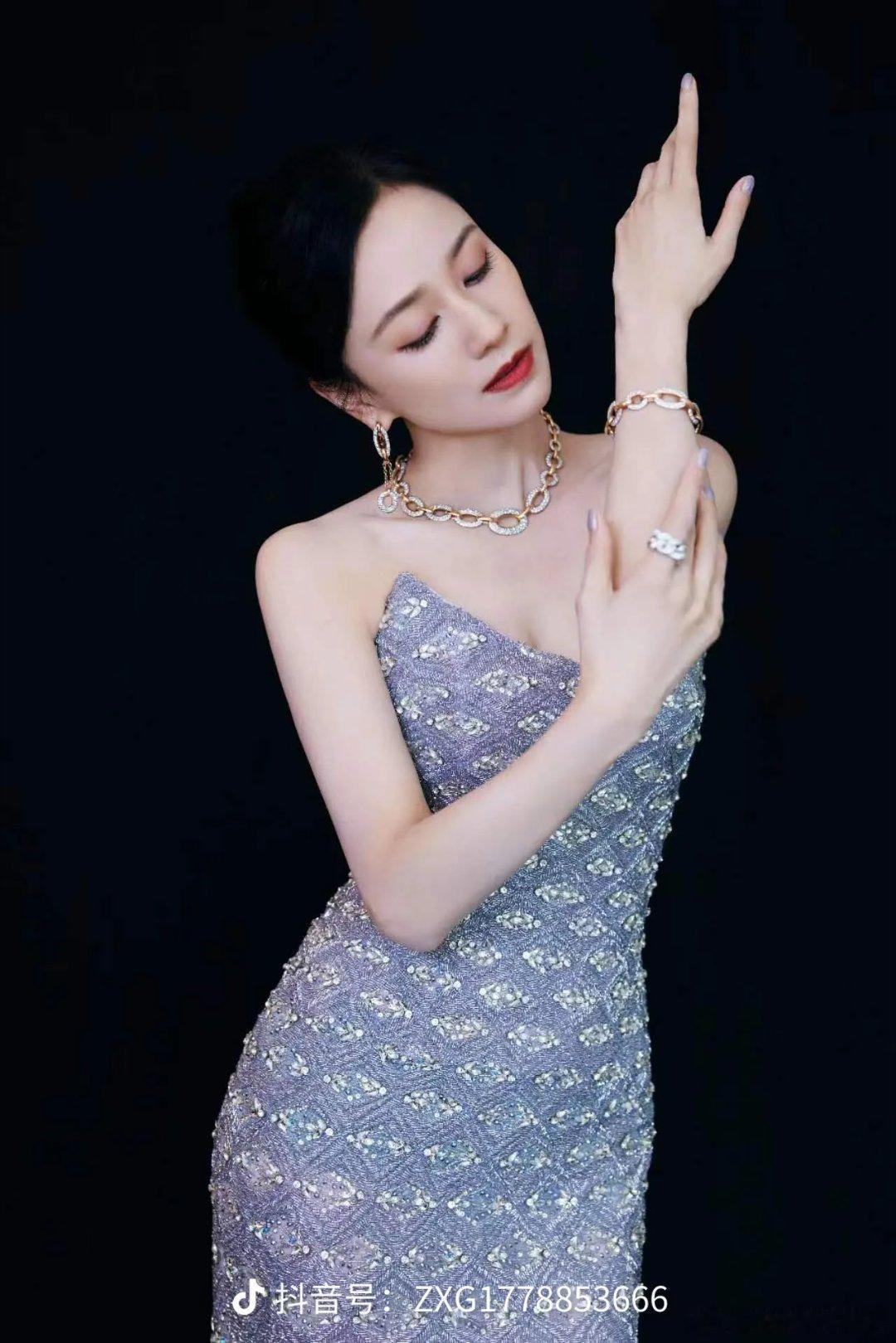 文淇倪虹洁内娱少见的活人感文淇打趣倪虹洁是“青年演员”那段超好笑，没有模板化套话