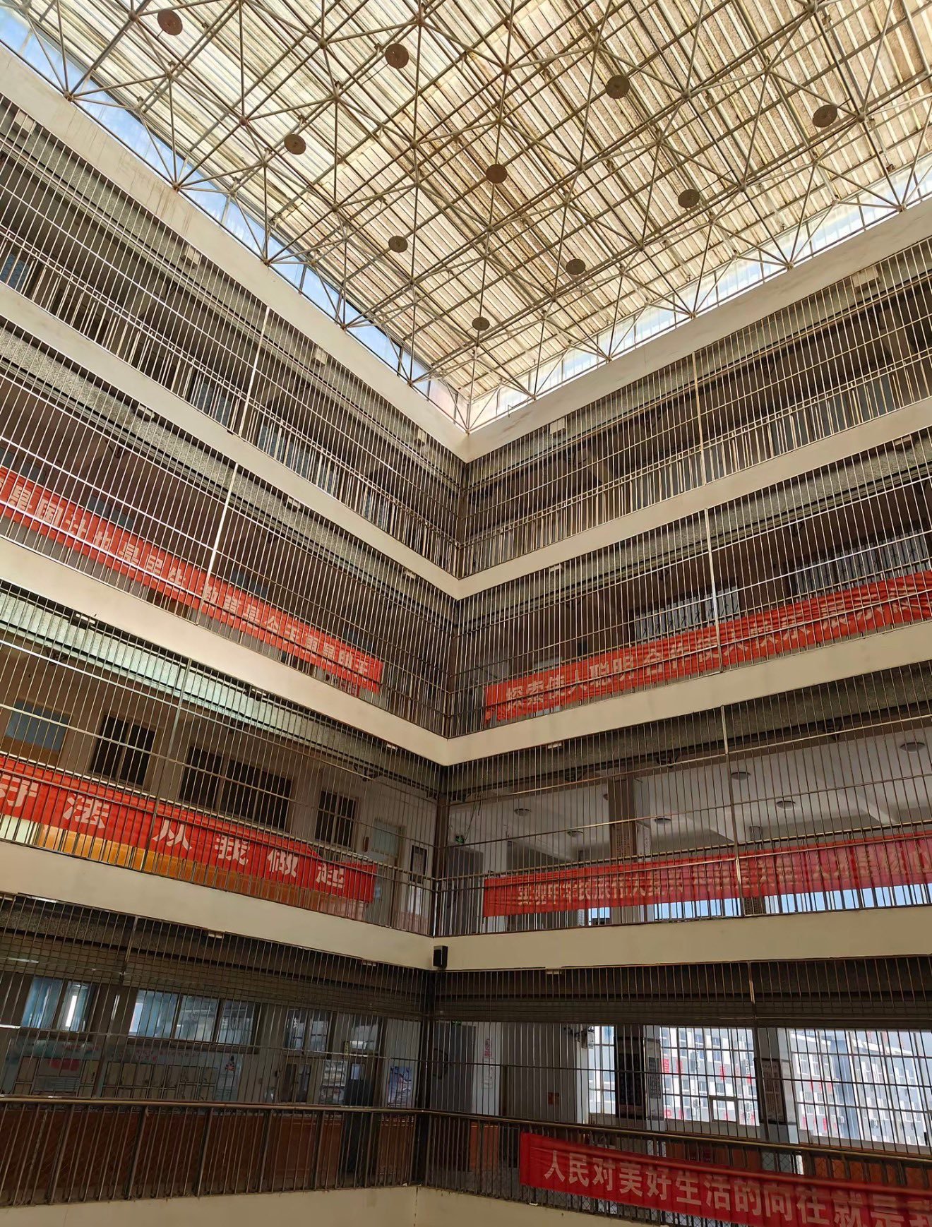 现在的学校已经变成这样了吗？🙉 ​​​