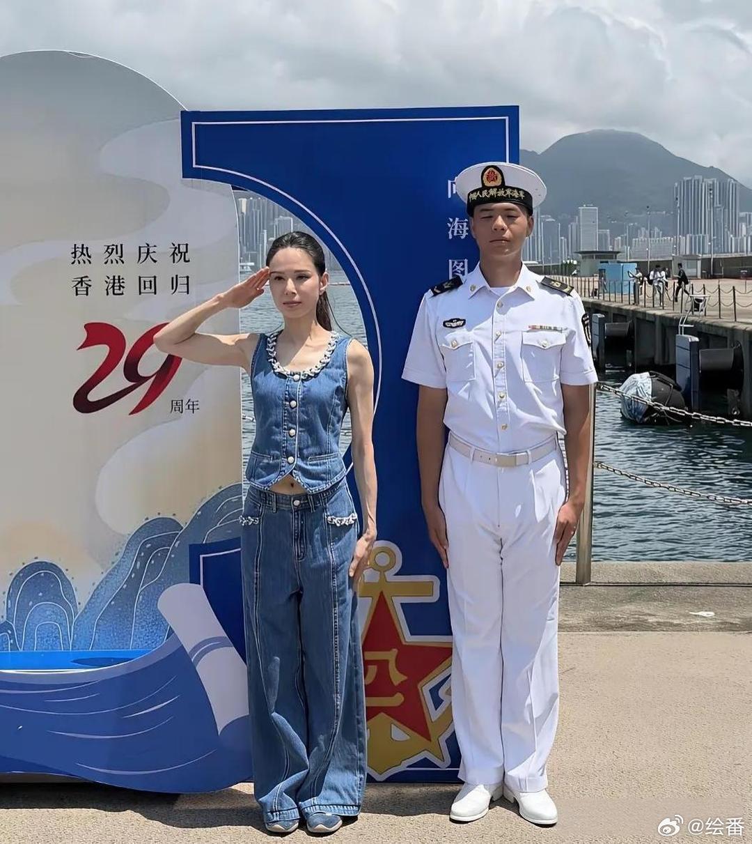谁能相信小龙女姑姑李若彤，她已经快60了还能有这个状态？ 