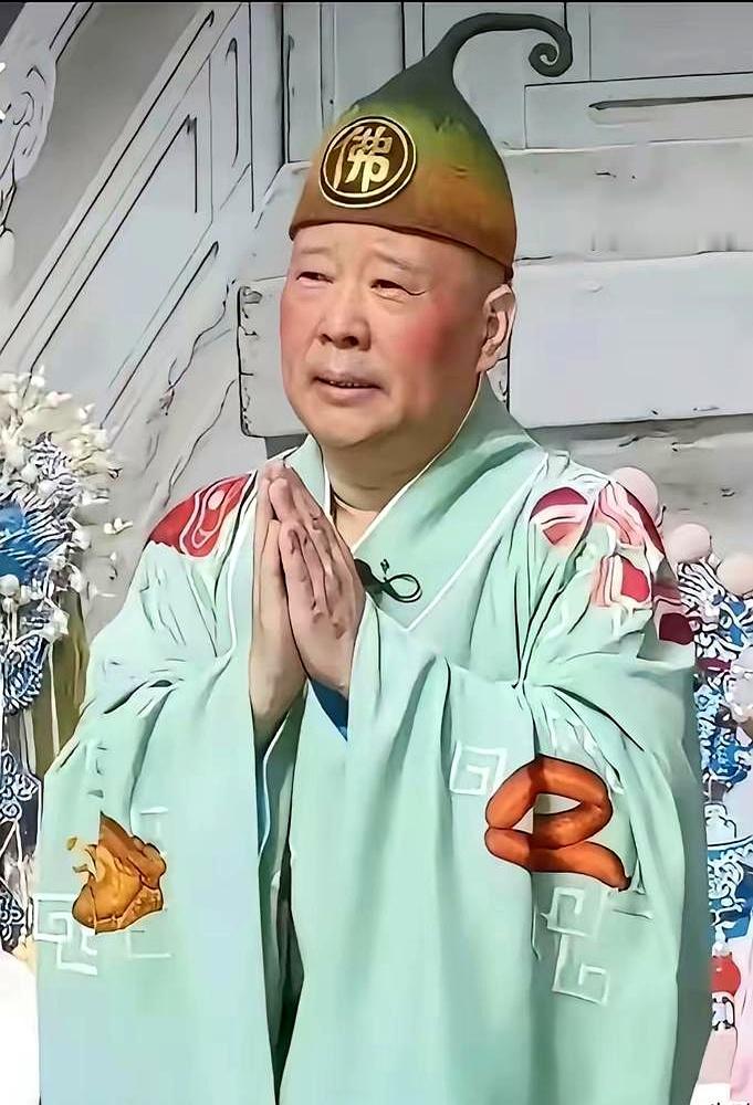 一件六位数起步的戏服，被网友拿手机放大八百倍，愣是看出一股子烧烤摊的烟火气？
老