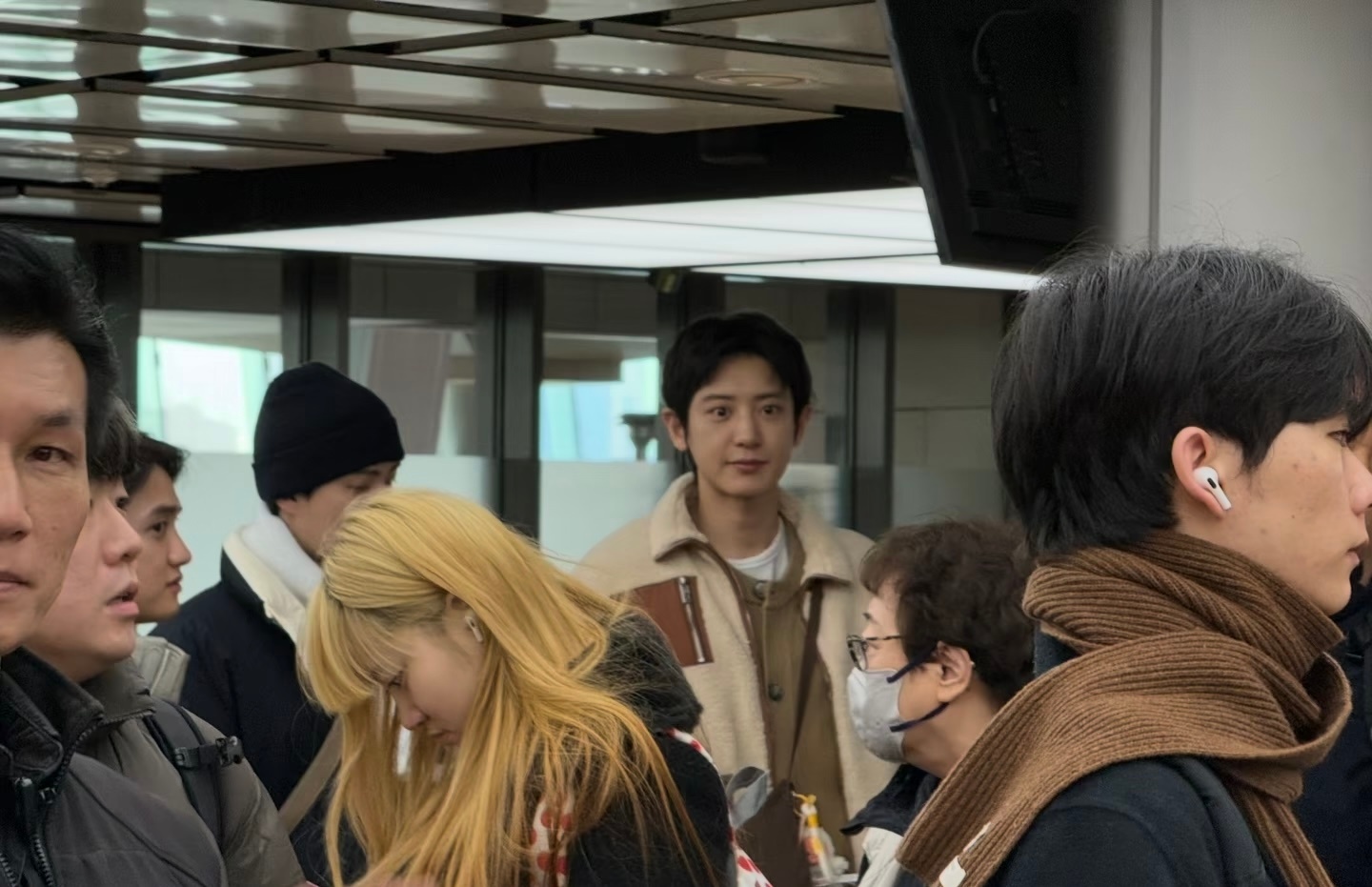 网友金浦机场偶遇exoexo机场出发录制图综路透 求偶遇教程 