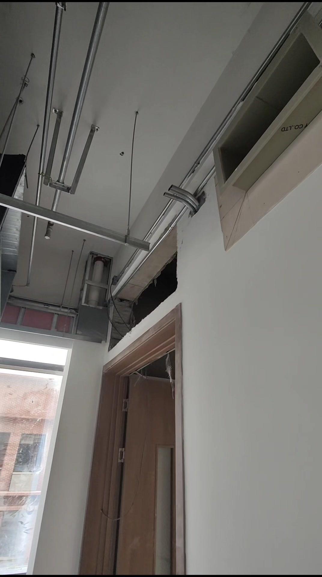 🔧水电工师傅教的登高弯做法，学会这个，再也不怕被说学徒了！
先起第一个弯，大概