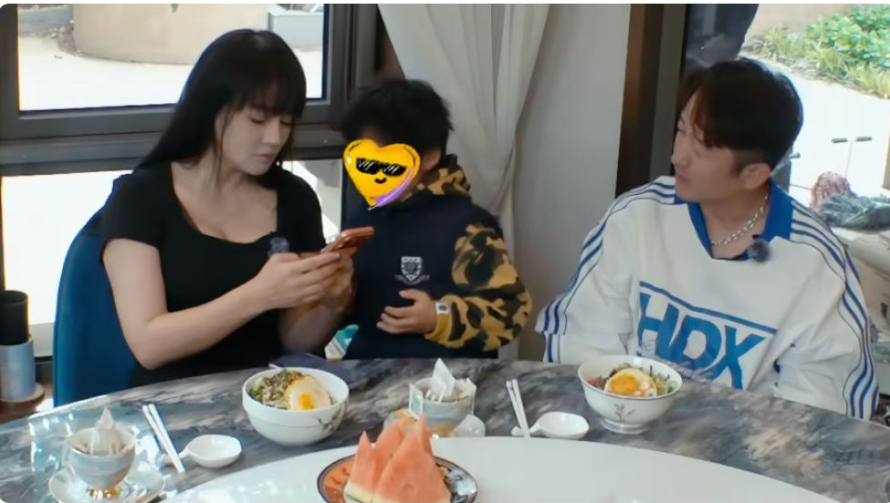 刚红就飘了？“耍大牌”的房主任，终究为自己的不当行为付出了代价 