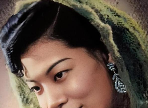 1950年，侯宝林将三位妻子叫到堂屋，四人坐下来商量留谁做“侯太太”，大太太和二