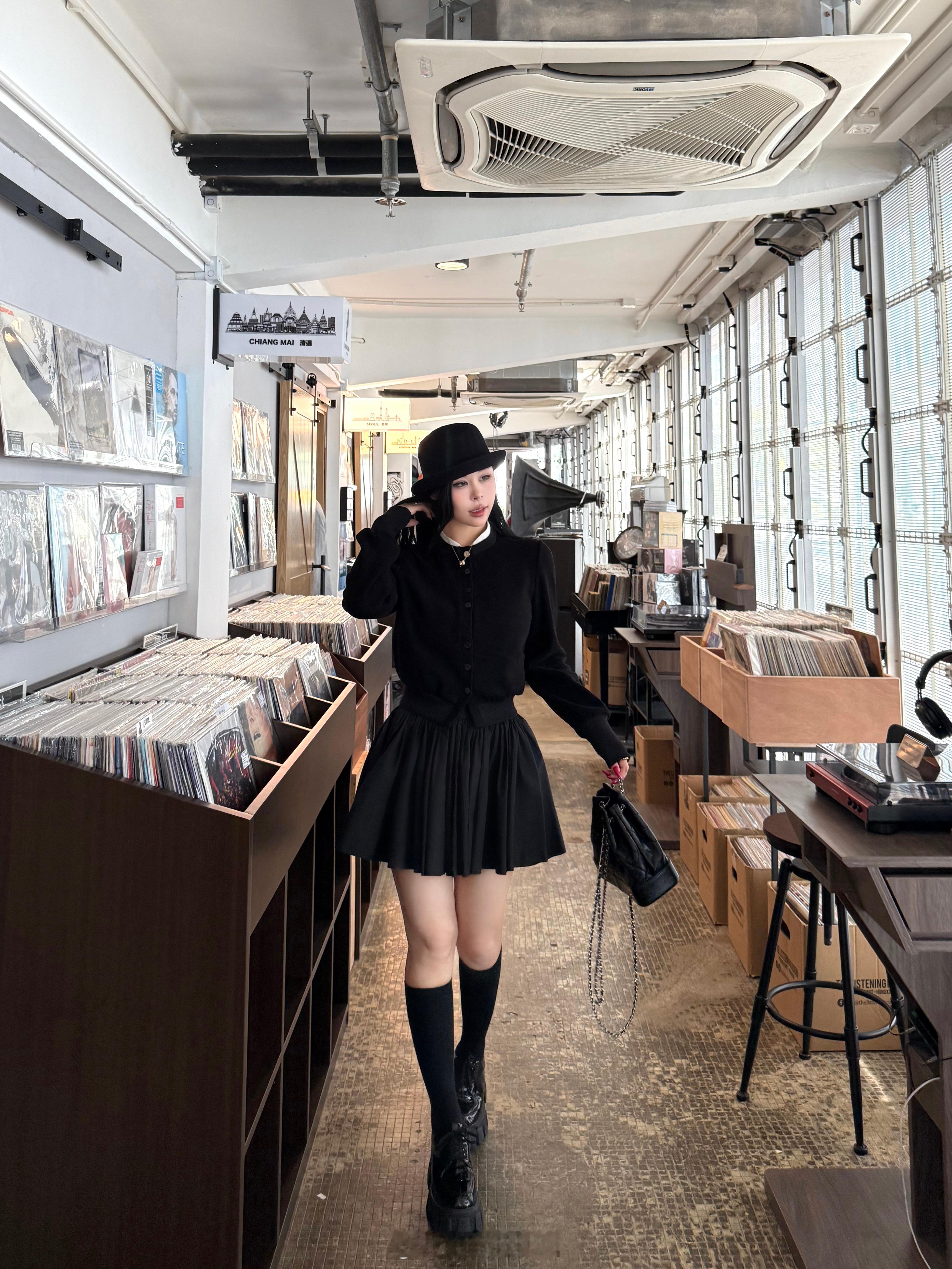 @ 𝒍𝒂𝒅𝒚日常精致线 【“德鲁纳贵女”银狐绒开衫&风琴褶长短裙】收信号