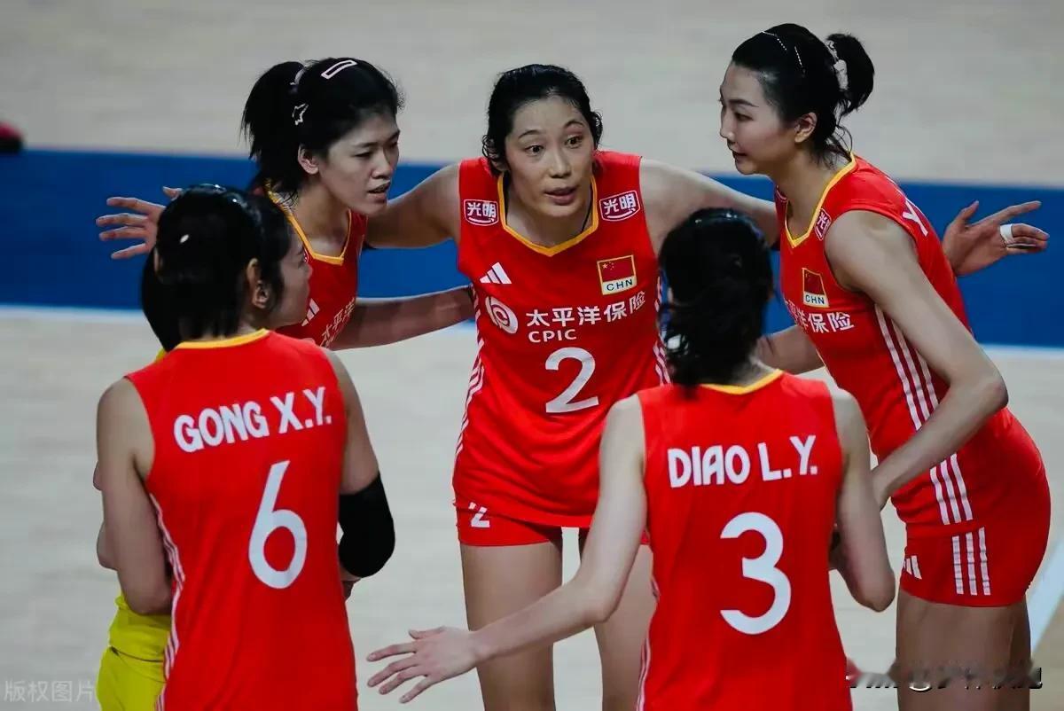 25-19，中国女排先下一城，目前1-0领先德国女排，这是女排世联赛香港站中国女