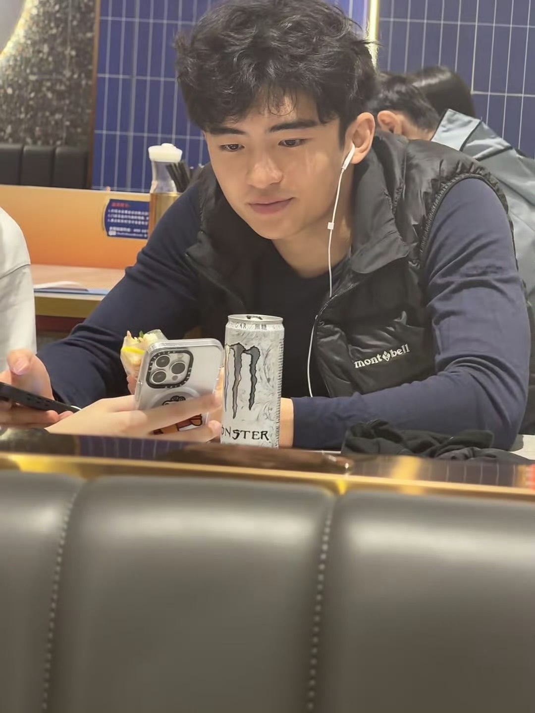 偶遇谢霆锋张柏芝大儿子感觉比不上父母的颜值哎 不知道长开了会不会更帅点