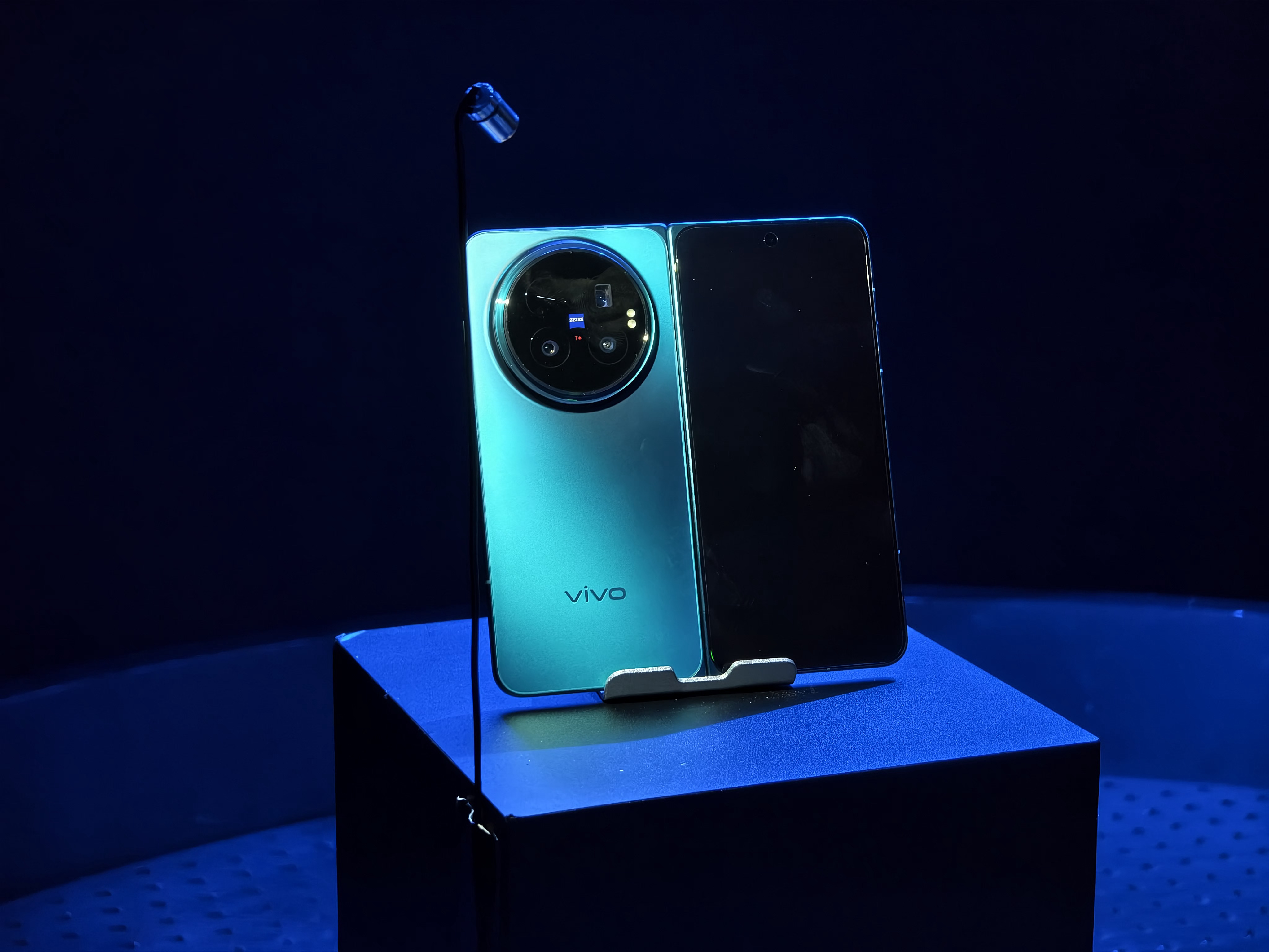 vivo X Fold6 发布会马上开始了，大家可以开始猜猜价格了 上海