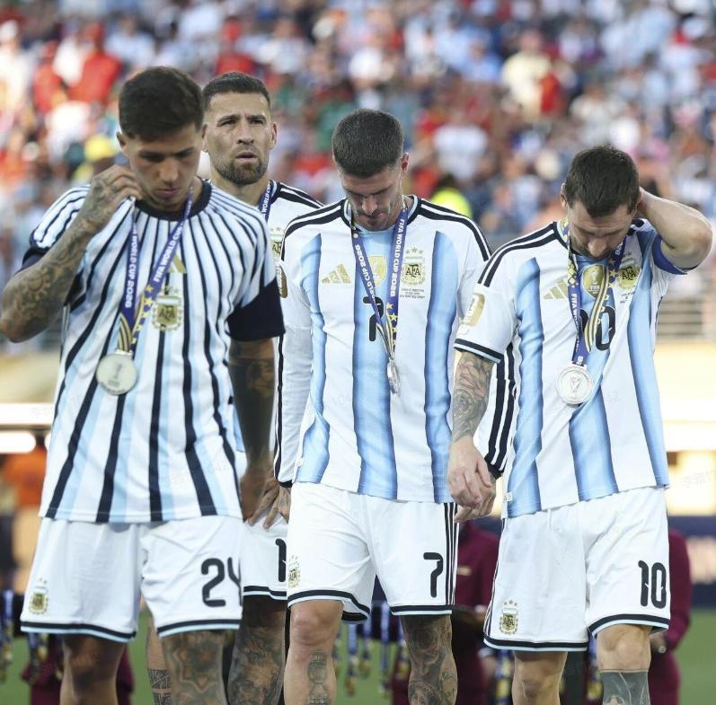 因凡蒂诺跪舔特朗普，FIFA保送阿根廷，足球还纯粹吗？
90年追随阿根廷的老球迷