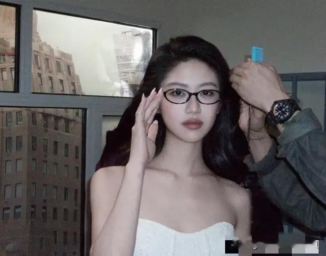 向涵之这波操作后，还能有粉丝吗？

如果你坚持和周奇谈，那就说明不想走流量🌸路