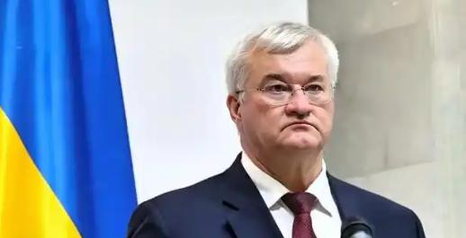 乌克兰外长宣布：凡购买俄罗斯石油的国家，不得参与乌克兰重建。
 
乌克兰此番表态