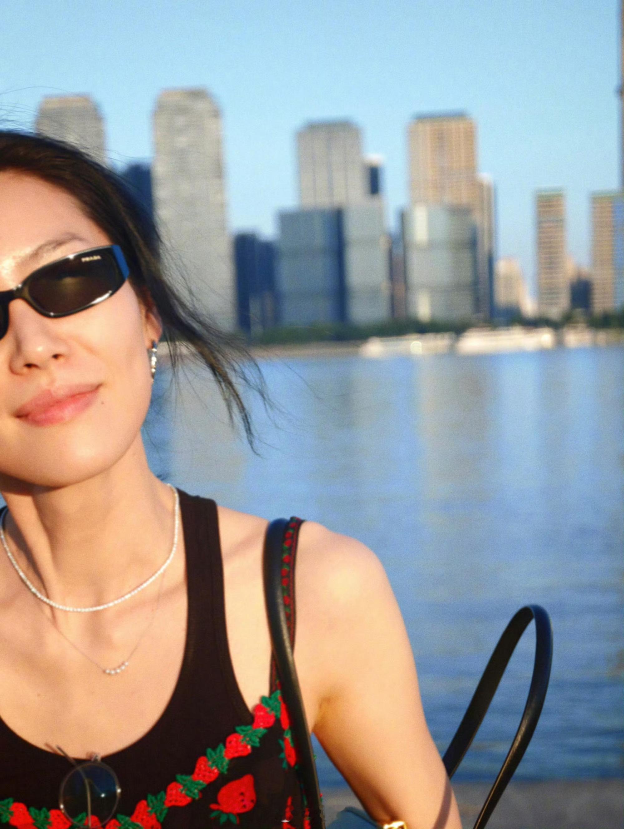 论事业刘雯比井柏然成功两位都是很好的人，挑事的何居心？昨天还去人刘雯评论区说不配