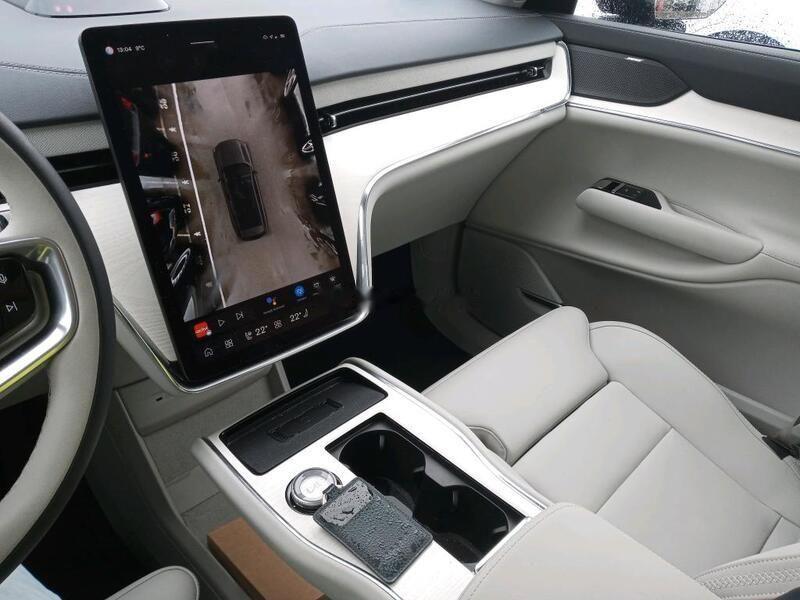 西班牙版沃尔沃XC60，这赶脚是个新能源版，这车是2025年上的牌，跑了1.3万