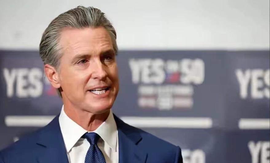 直接硬刚特朗普！美国加州州长纽森刚被特朗普在达沃斯论坛上点名批评，转头纽森就宣布