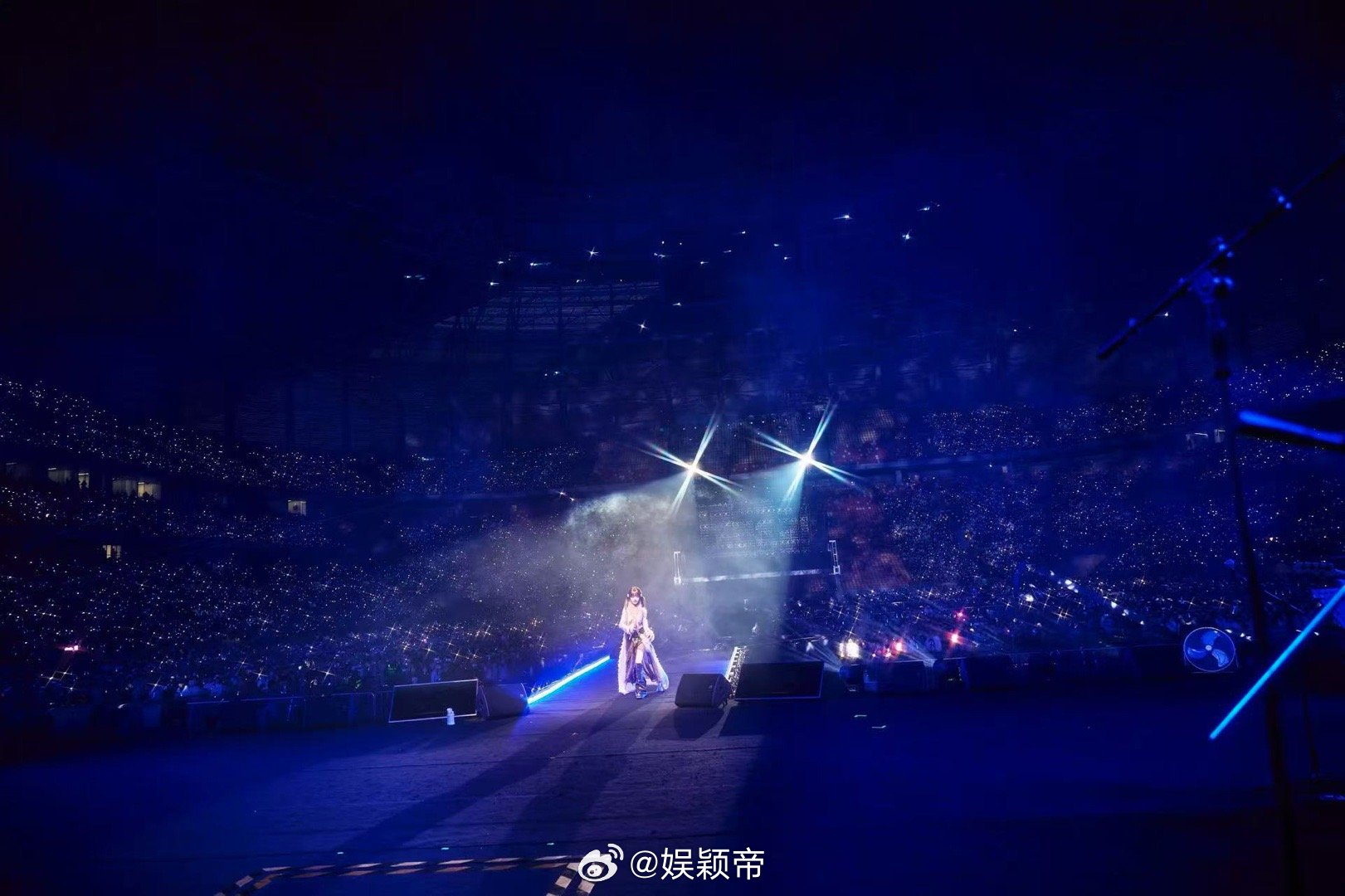 黄霄雲献唱逐玉插曲 上班听《前路》差点站起来，那种想冲出去干点什么的感觉太强了。