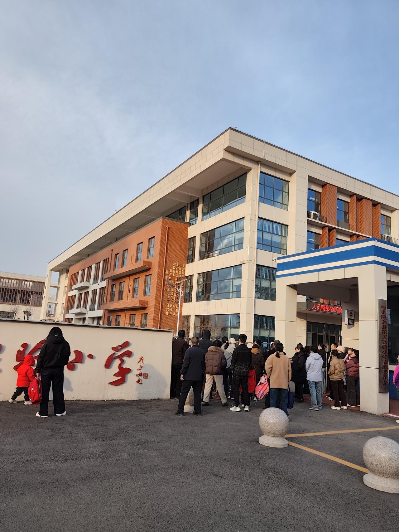 2026年中央一号文件明确提出，要稳慎优化农村中小学校布局，切不可急于求成，只要