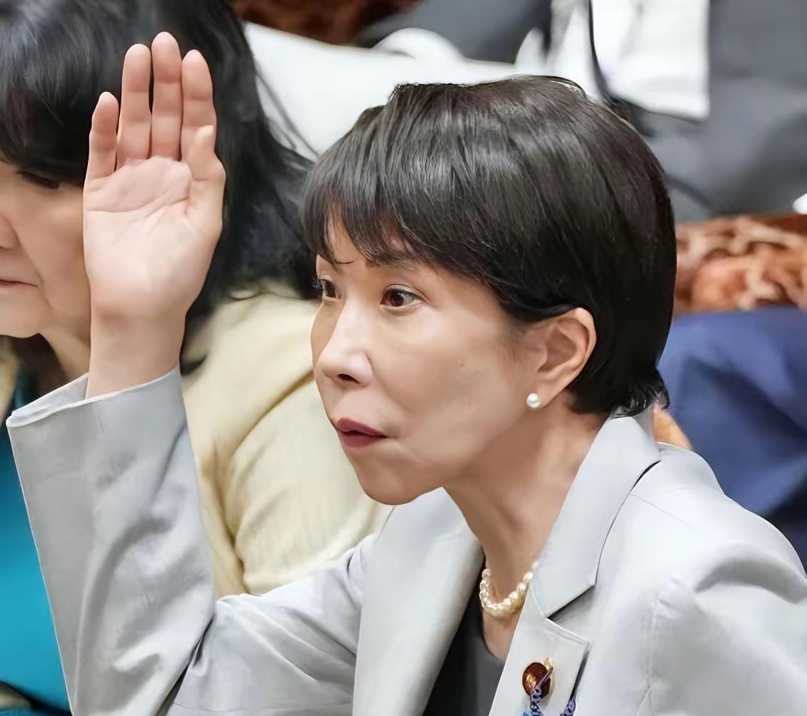 太尴尬了！高市早苗惹敌中国后，日本企业怨声载道。

事情其实很简单：她对着中国放