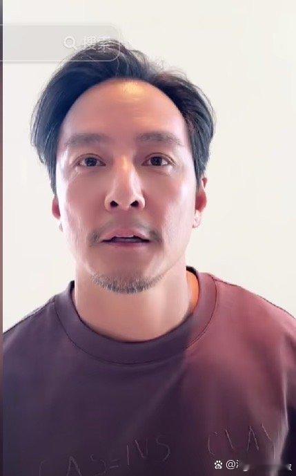 曾经的男神吴彦祖--岁月也写在了脸上！面罩一带，还是那个追风少年，就是不知道成龙