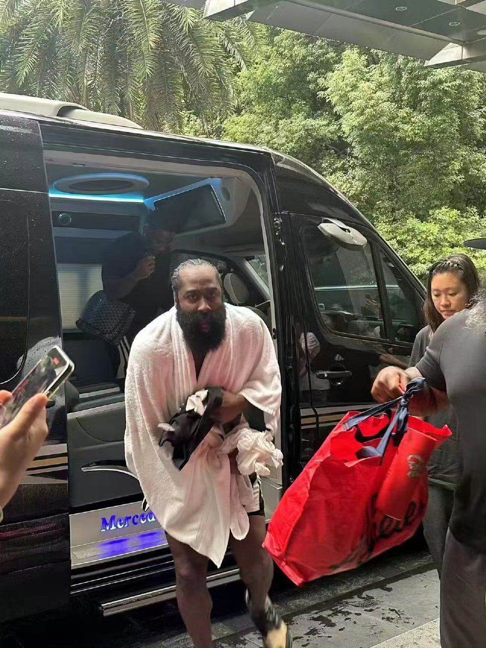 下这么大雨怎么不跟我打招呼呢‼️ ​​​