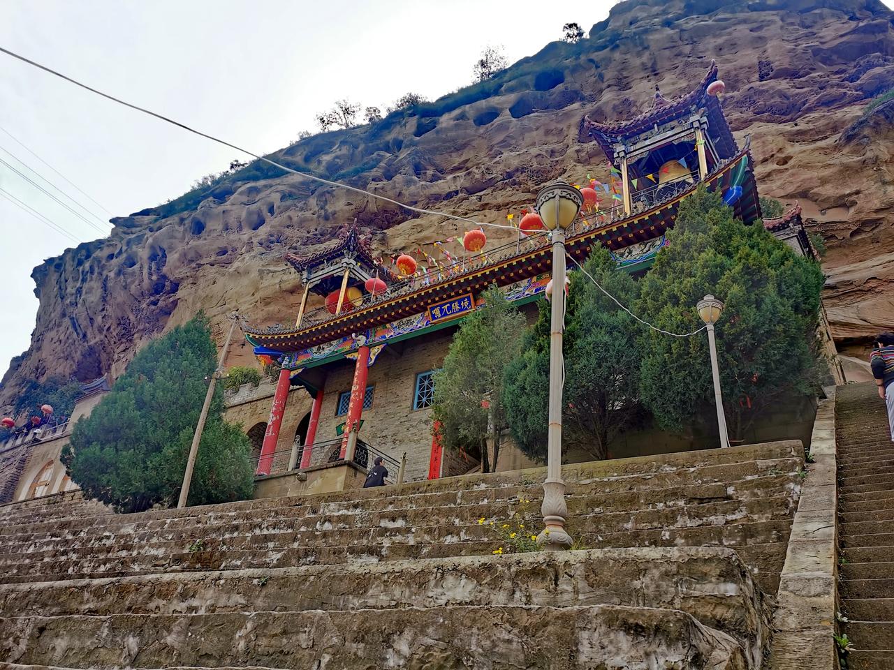 #分享一张你去过的寺庙#
米脂悬空寺