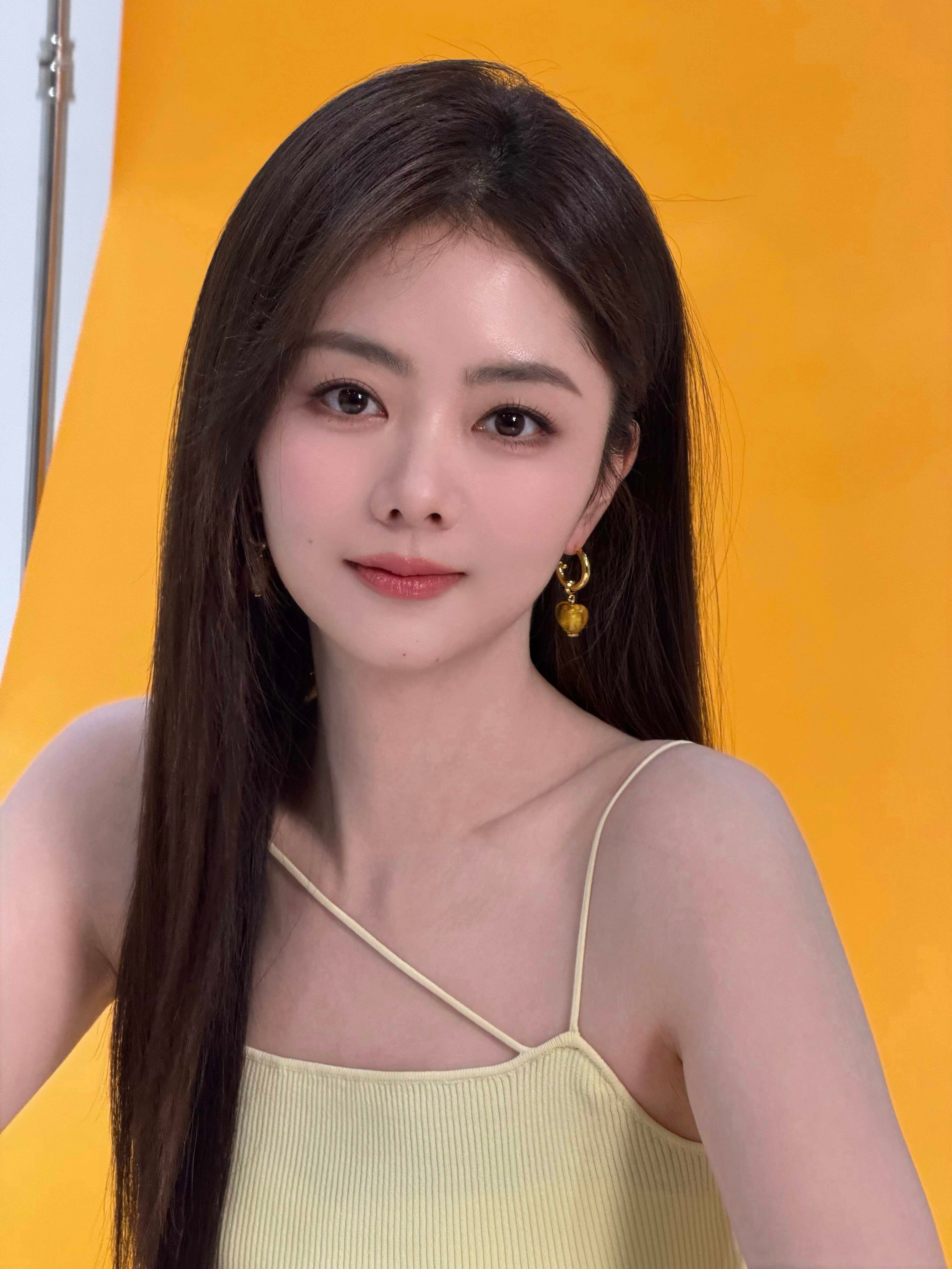 谭松韵今天是千金大小姐千金大小姐的“元气裸甜妆”🍊🥤