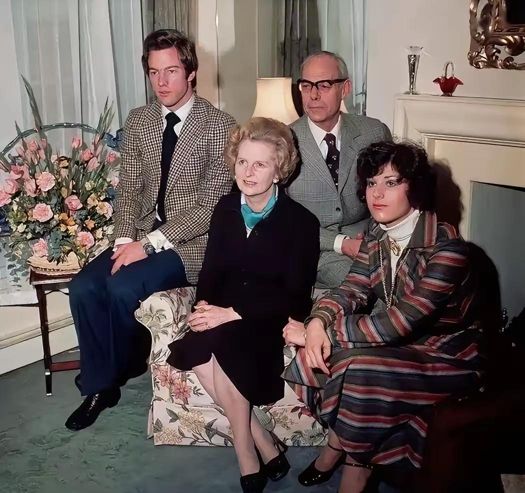 复旦大学陈果曾说：“没有任何一个女人，会在自己喜欢的男人面前表现得很强势，而强势